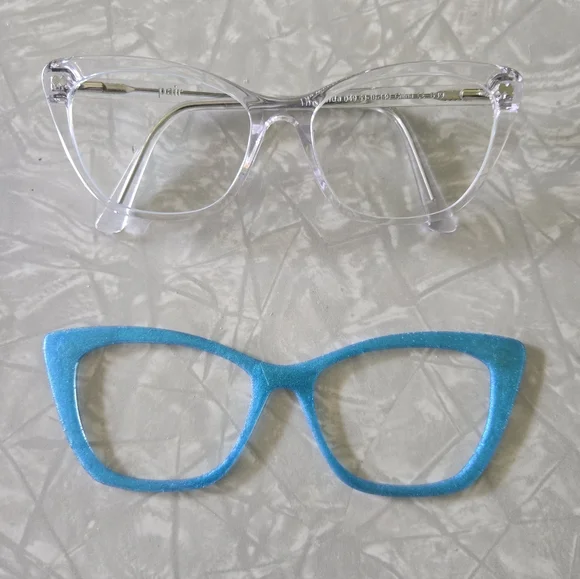 Pair Wanda Frames, 13 Toppers, 4 Pairs of Topper Charms, Pair Case - Picture 6 of 7